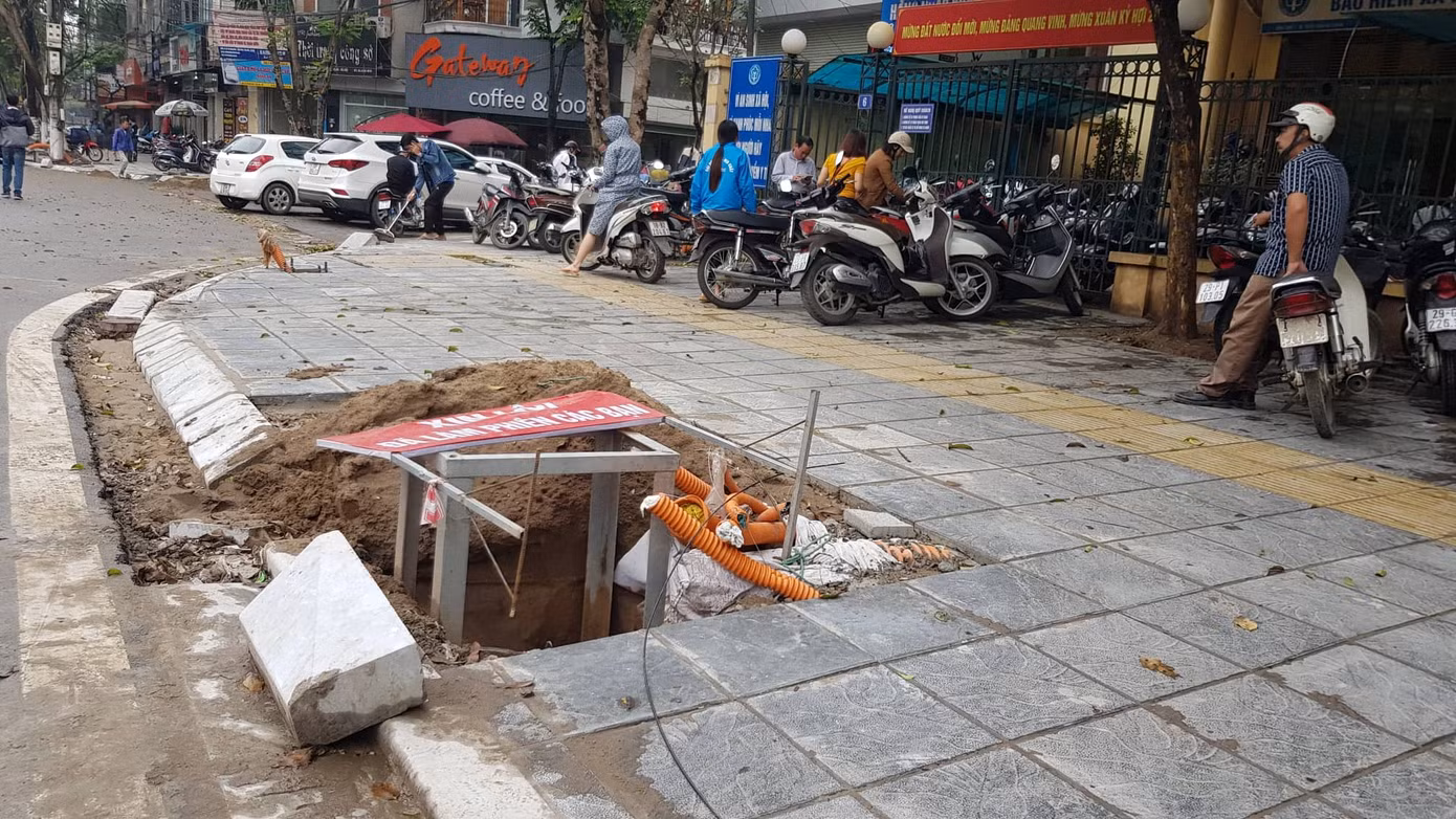 Lát đá vỉa hè Hà Nội: Lát mới chưa xong, đoạn cũ đã hỏng ảnh 2