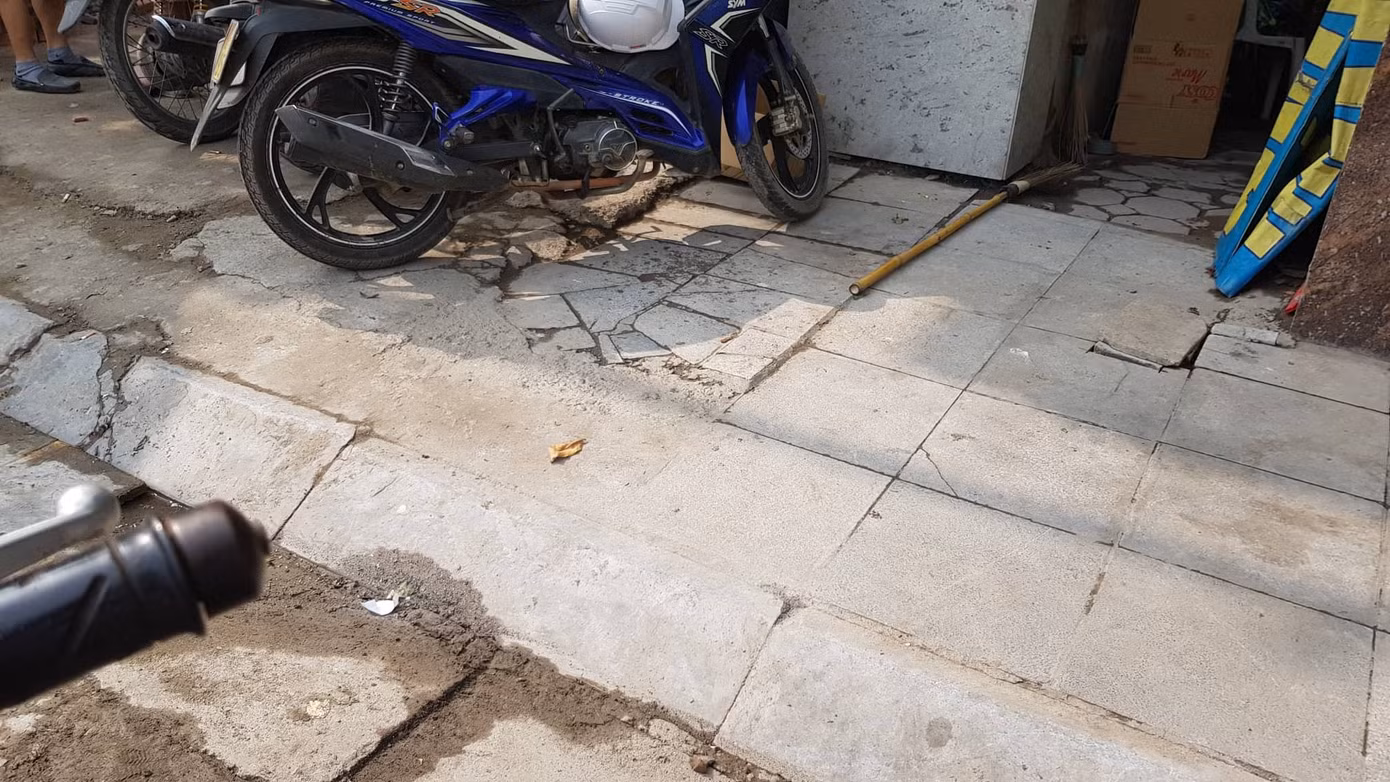 Lát đá vỉa hè Hà Nội: Lát mới chưa xong, đoạn cũ đã hỏng ảnh 12