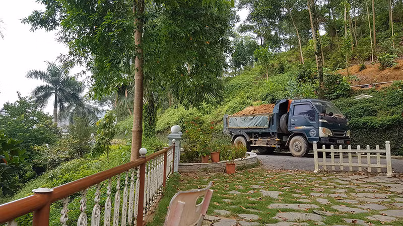 Dự án 'xẻ thịt' hồ Đồng Mô vẫn đổ đất thi công trong quá trình thanh tra ảnh 4