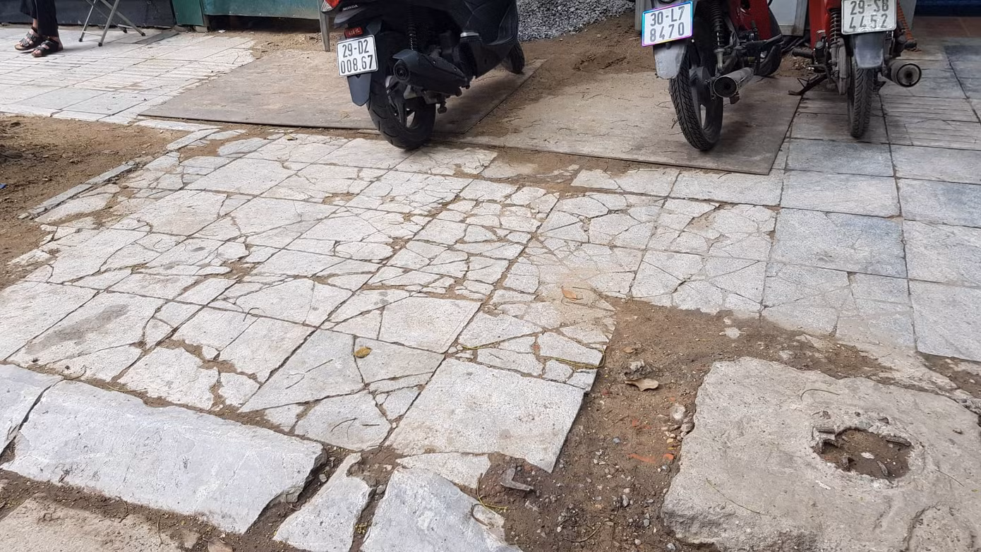 Lát đá vỉa hè Hà Nội: Lát mới chưa xong, đoạn cũ đã hỏng ảnh 13