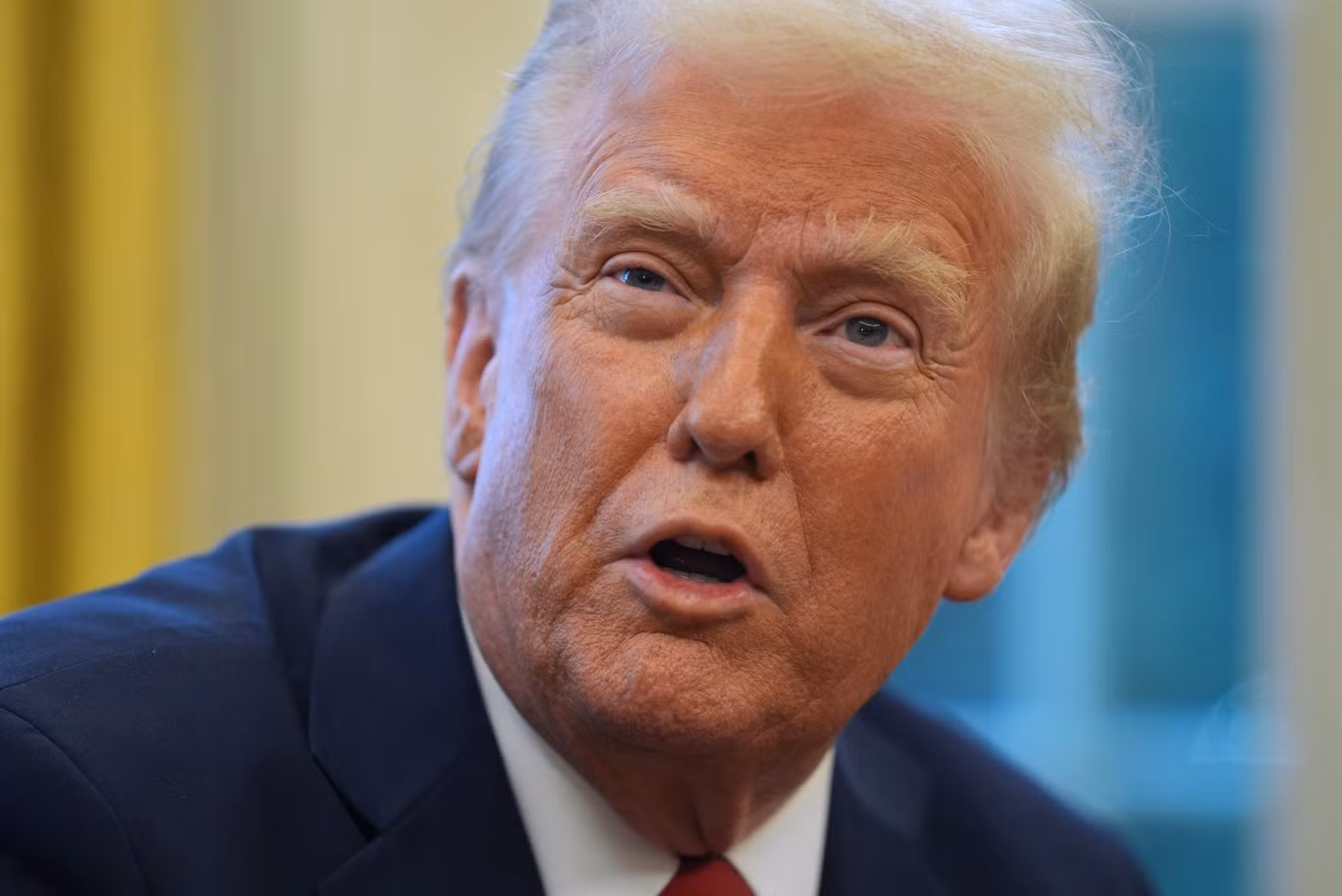 Tổng thống Mỹ Donald Trump vừa ký lệnh tăng thuế với hàng hoá Canada, Mexico và Trung Quốc. (Ảnh: AP)