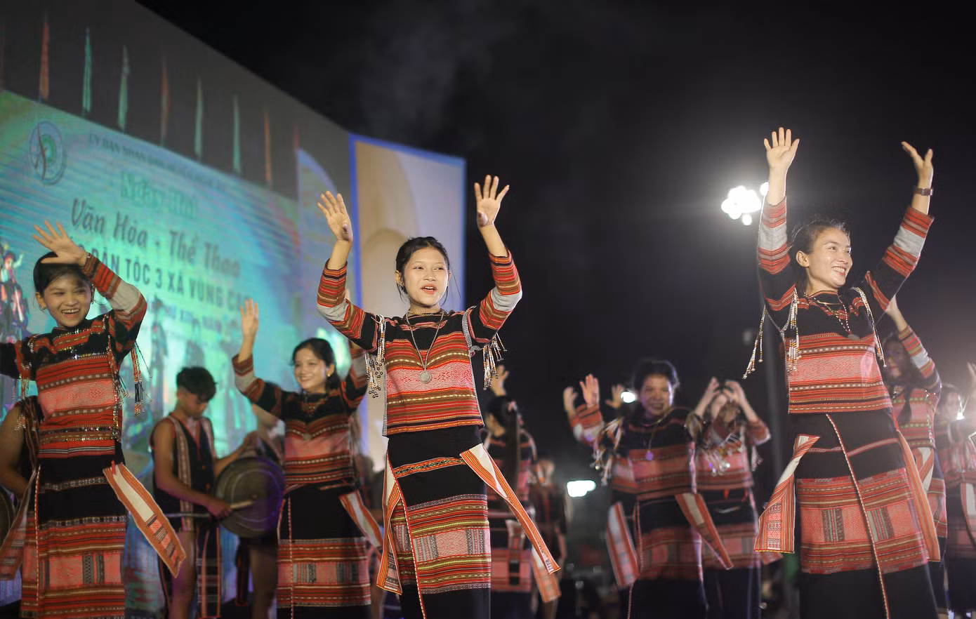 Liên hoan là dịp để giới thiệu quảng bá những nét đẹp trong văn hóa cồng chiêng đến đông đảo các bạn đoàn viên thanh niên và bà con nhân dân. Ảnh: Trương Định