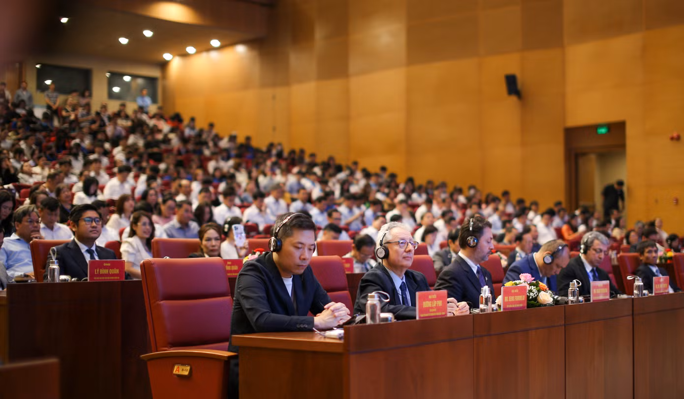 Các đại biểu dự diễn đàn. Ảnh: Trương Định.