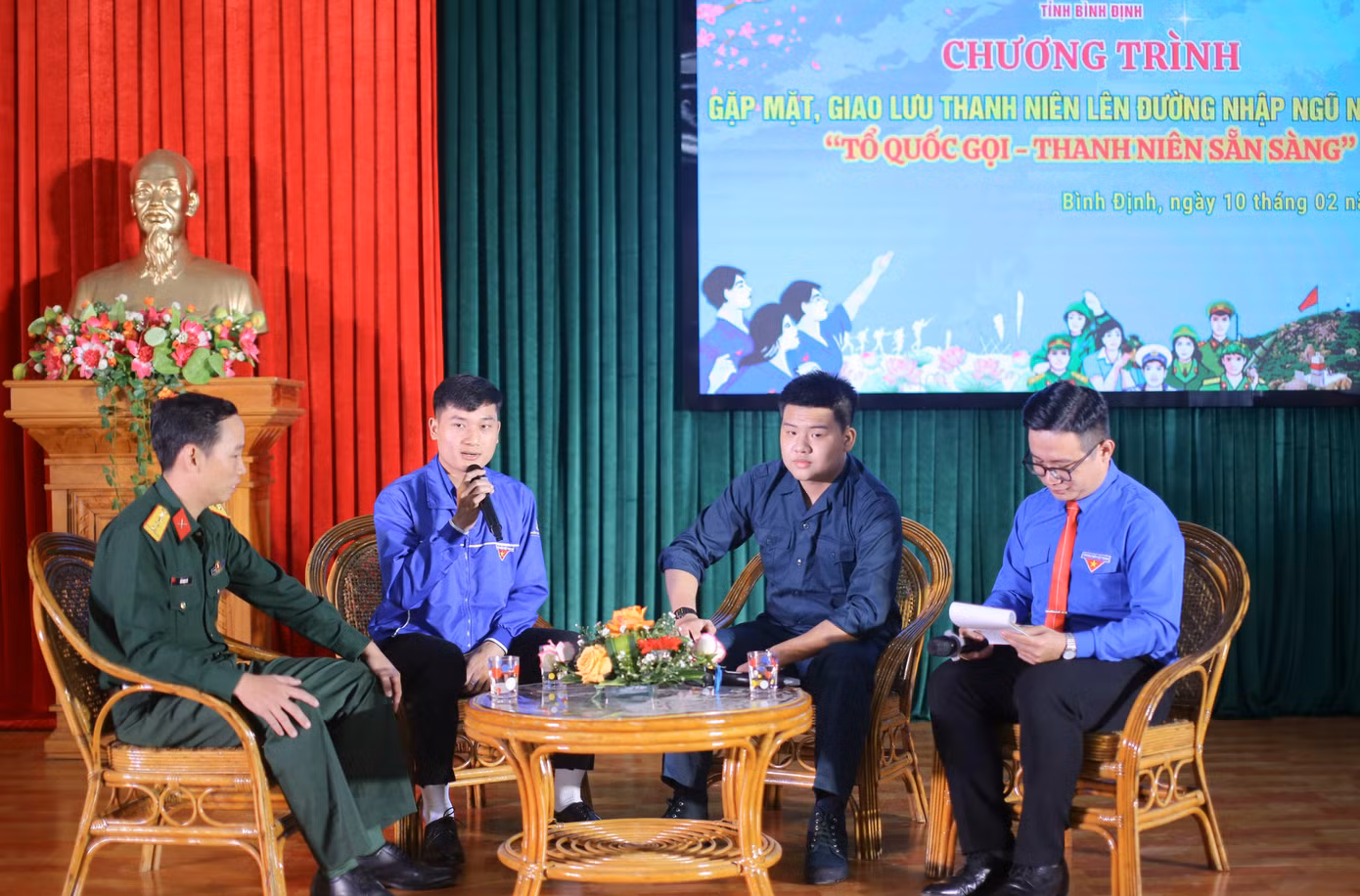 Chương trình gặp mặt, giao lưu. Ảnh: Trương Định
