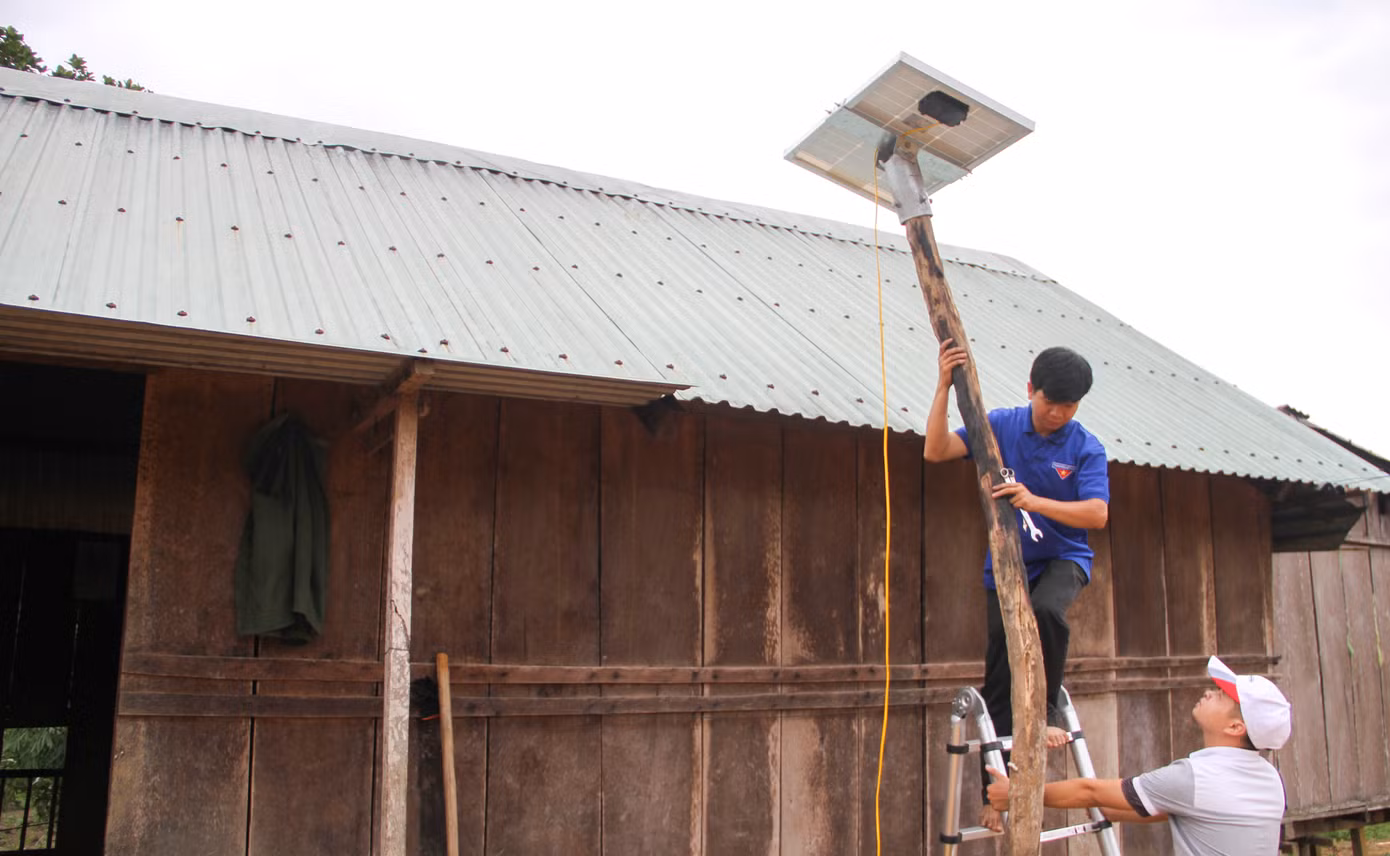 Dù chưa có điện lưới quốc gia, thôn O2 hiện đã có điện năng lượng mặt trời để sử dụng.