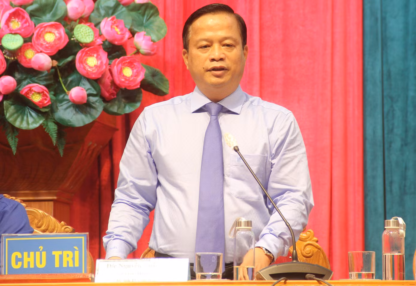 Ông Nguyễn Tuấn Thanh - Phó Chủ tịch Thường trực UBND tỉnh Bình Định trả lời tại buổi đối thoại. Ảnh: T.Đ