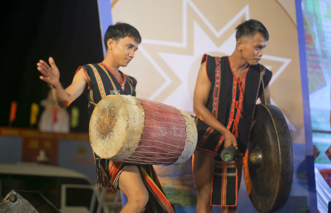 Vang vọng âm thanh đại ngàn giữa phố biển Quy Nhơn. Ảnh: Trương Định