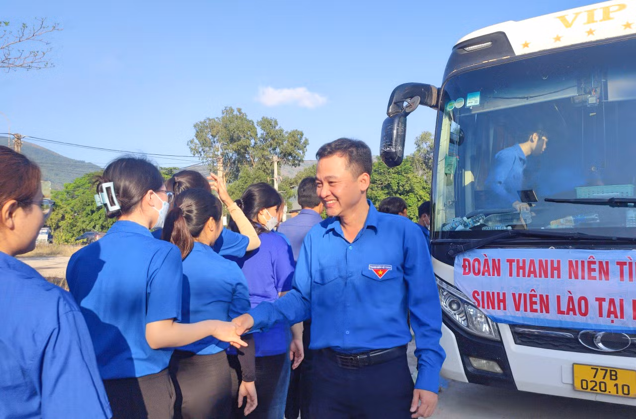 Anh Nguyễn Thành Trung – Phó Bí thư Thường trực Tỉnh Đoàn, Chủ tịch Hội LHTN Việt Nam tỉnh Bình Định động viên các bạn thanh niên.