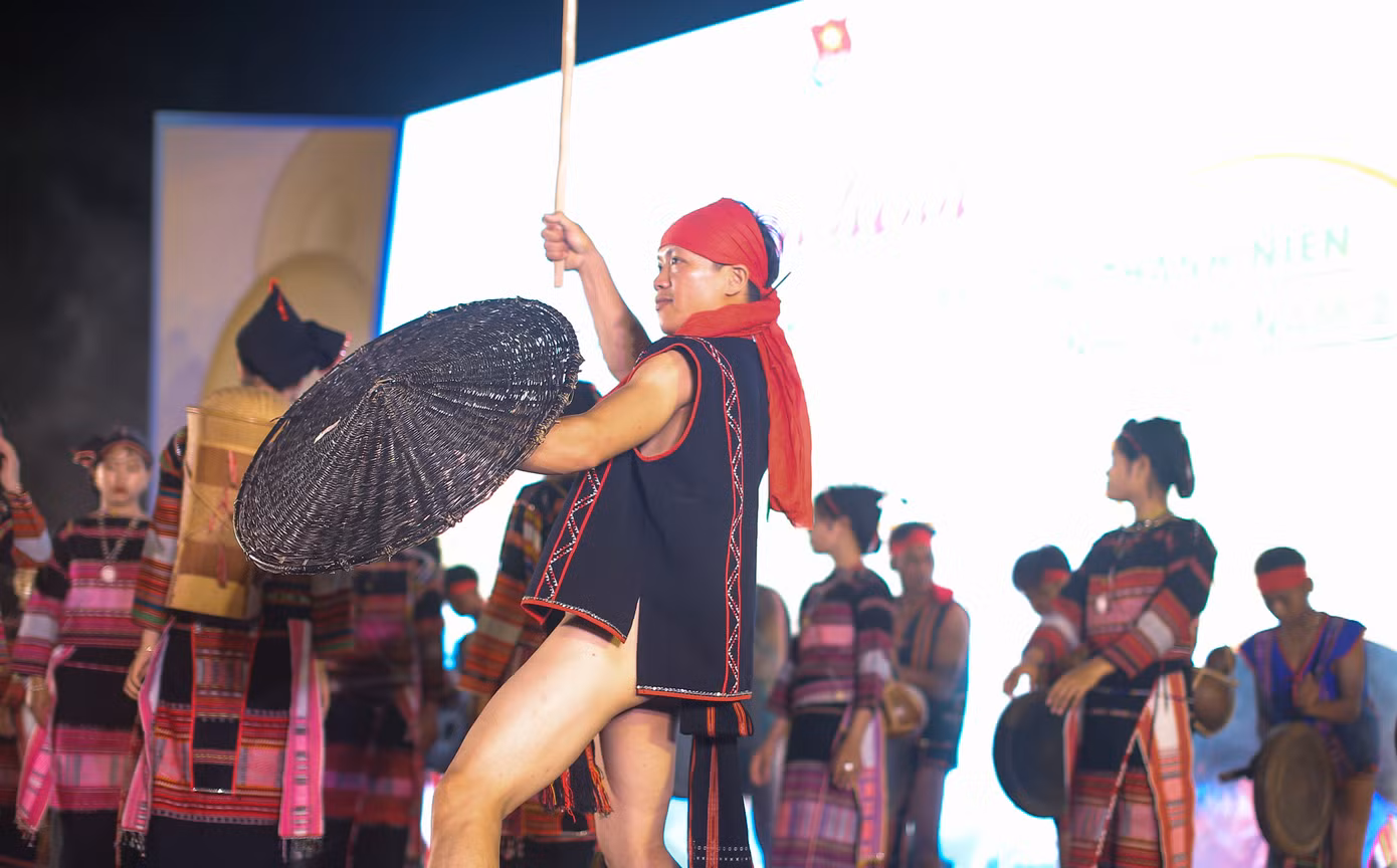 Vang vọng âm thanh đại ngàn giữa phố biển Quy Nhơn. Ảnh: Trương Định