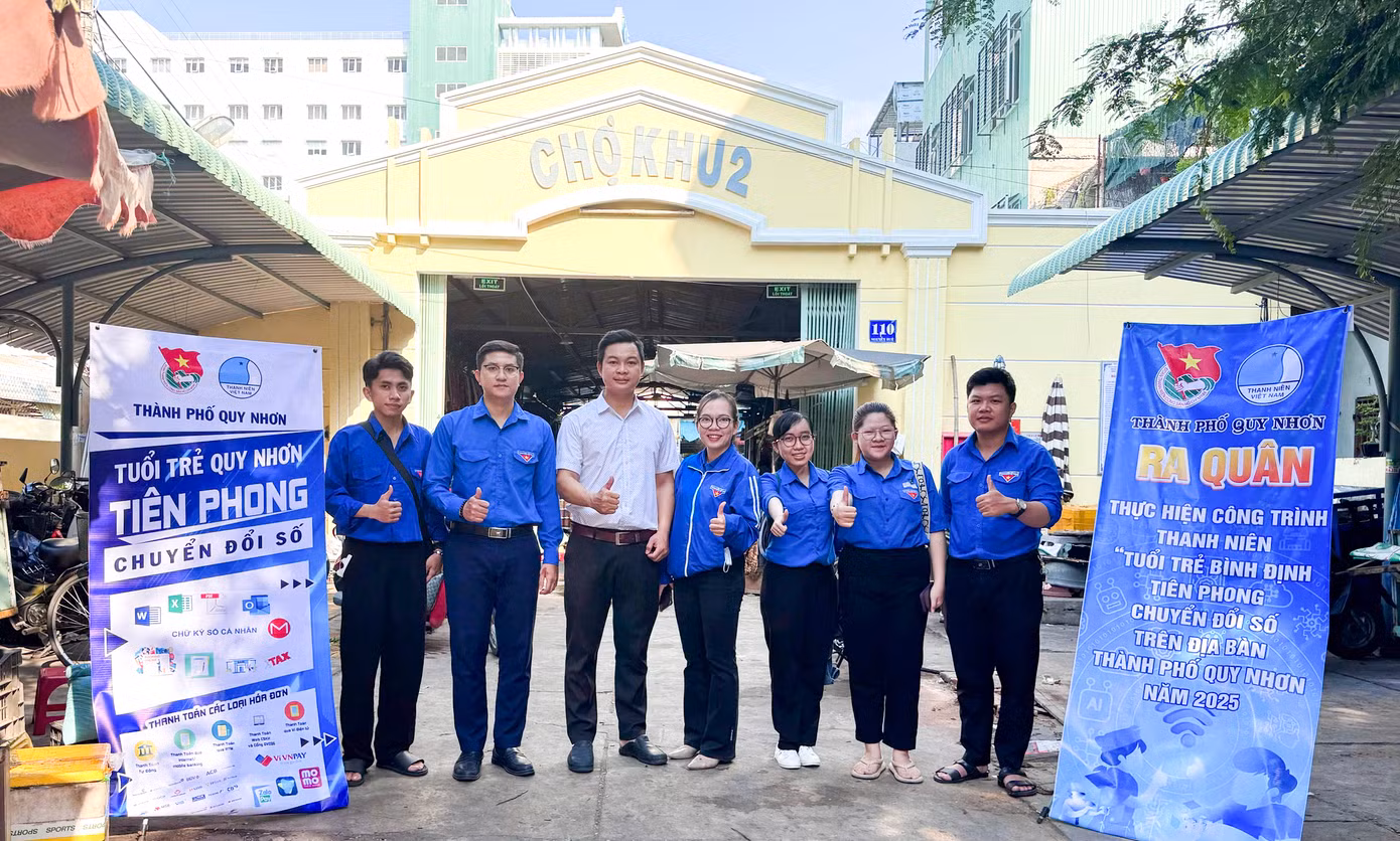 Các cấp bộ Đoàn toàn tỉnh Bình Định đồng loạt ra quân. Ảnh: Trương Định