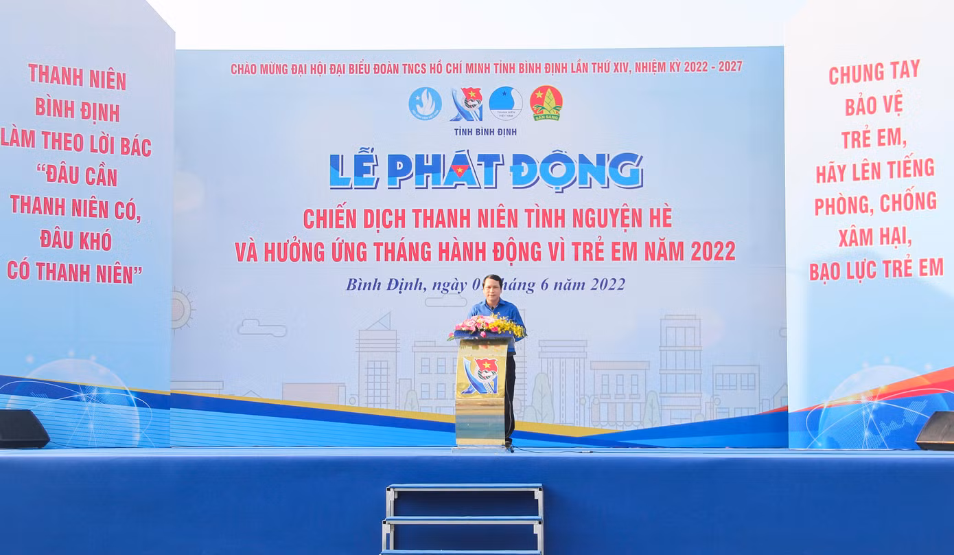 Anh Hà Duy Trung – Bí thư Tỉnh Đoàn Bình Định phát biểu tại buổi phát động. Ảnh: Trương Định