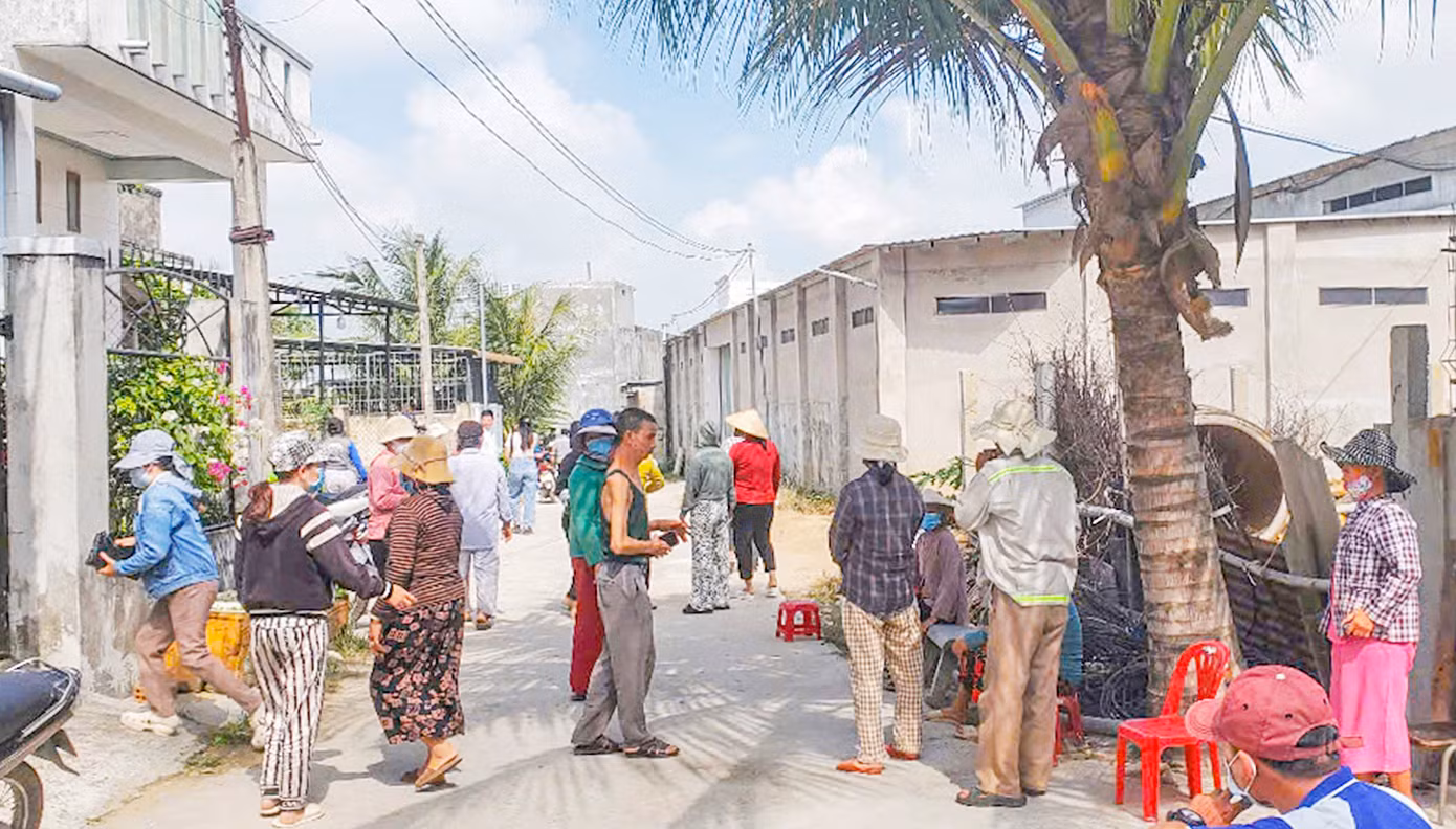 Người dân tập trung phản đối.