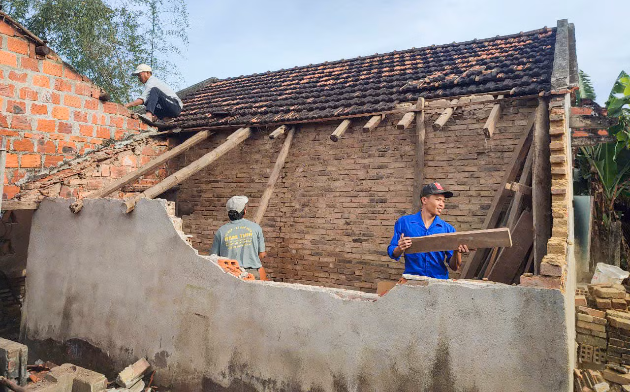 Mỗi Huyện, Thị, Thành Đoàn và đoàn trực thuộc hỗ trợ ít nhất 1 hộ nghèo, hộ cận nghèo xây mới hoặc sửa chữa 1 nhà ở (xây mới trị giá ít nhất 60 triệu đồng, sửa chữa trị giá ít nhất 30 triệu đồng).