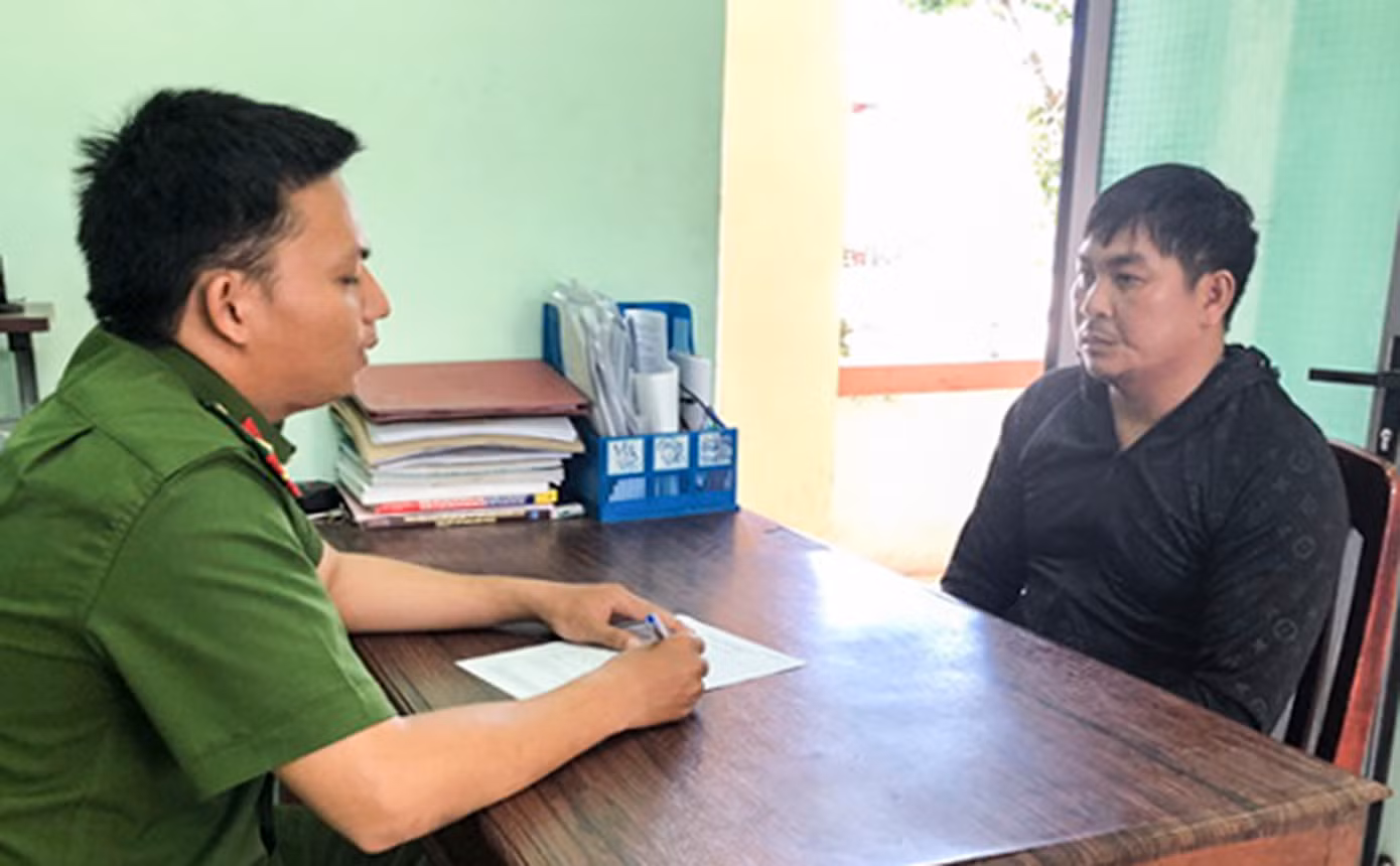 Đặng Văn Em tại cơ quan công an. Ảnh: N.G