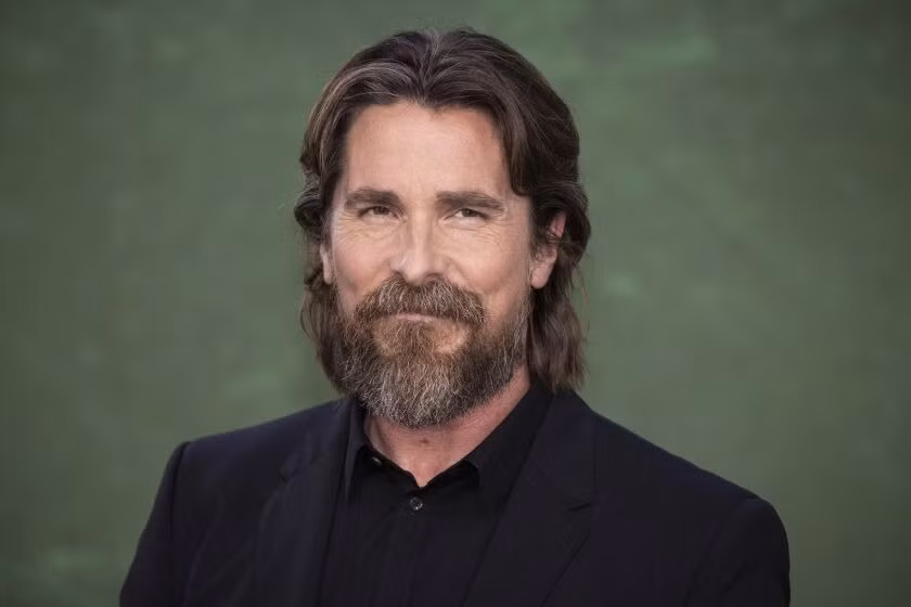 Christian Bale ít hơn một nửa với 11 phút 43 giây.