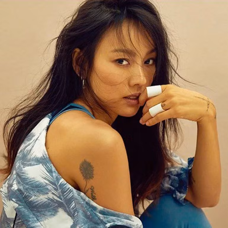 Tin tức Jennie tham gia show của Lee Hyori khiến cư dân mạng cho rằng YG kìm hãm nữ thần tượng thời gian qua.