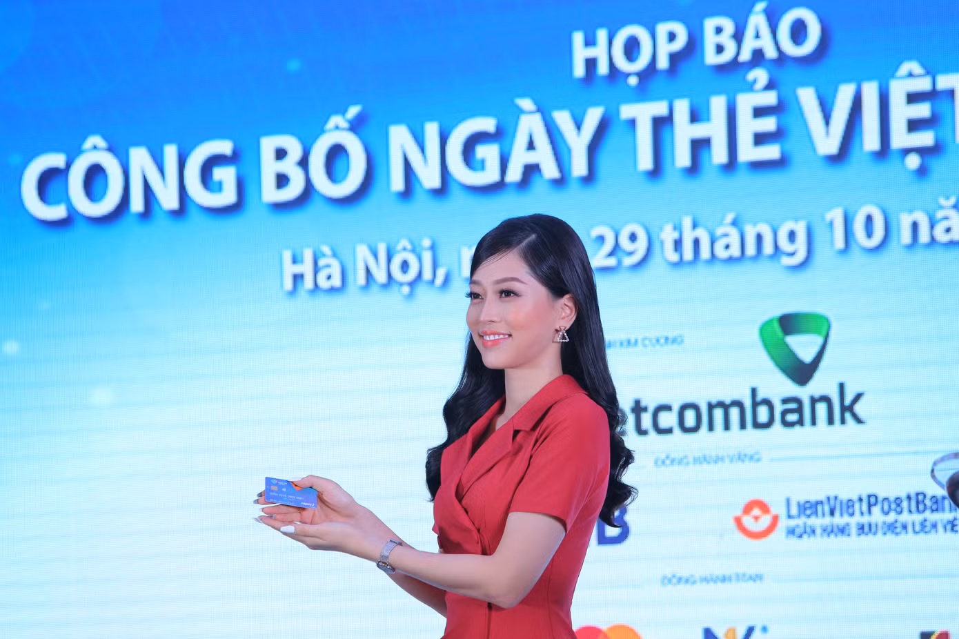 10.000 chiếc thẻ có sẵn 50K và nhiều phần quà hấp dẫn đang đợi bạn trong Ngày Thẻ Việt Nam ảnh 2