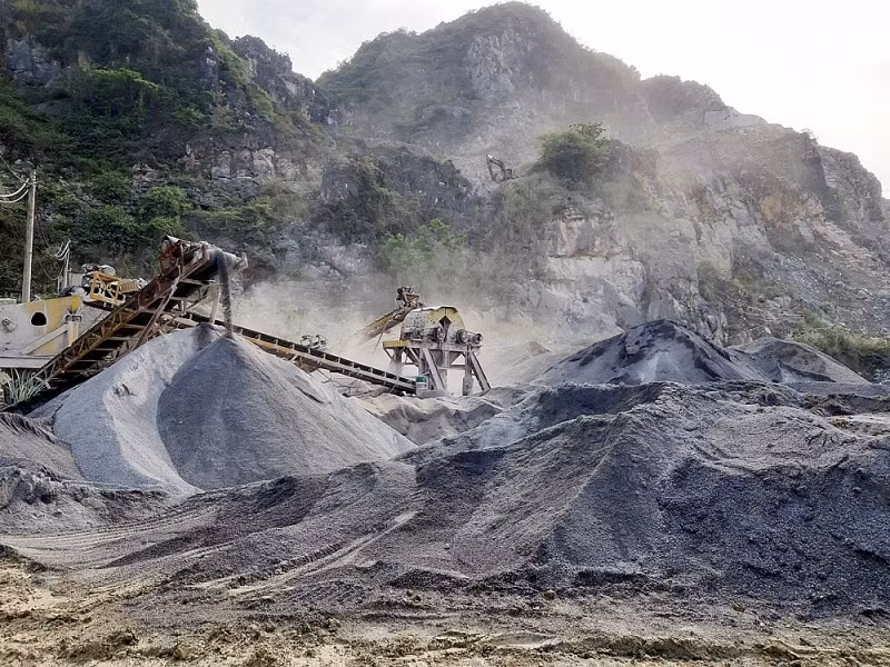 Khu vực khai thác, chế biến khoáng sản của Công ty TNHH chế biến đá tự nhiên Nam Thái Sơn.