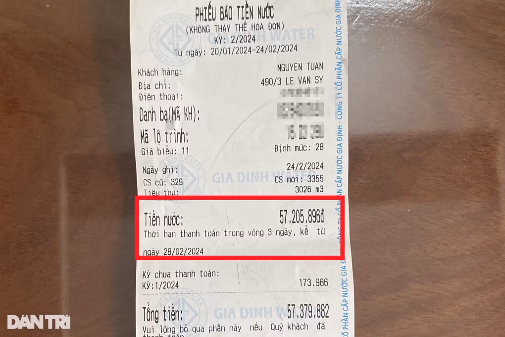 Hóa đơn tiền nước hộ ông Huy trong tháng 2 cao bất thường (Ảnh: An Huy).