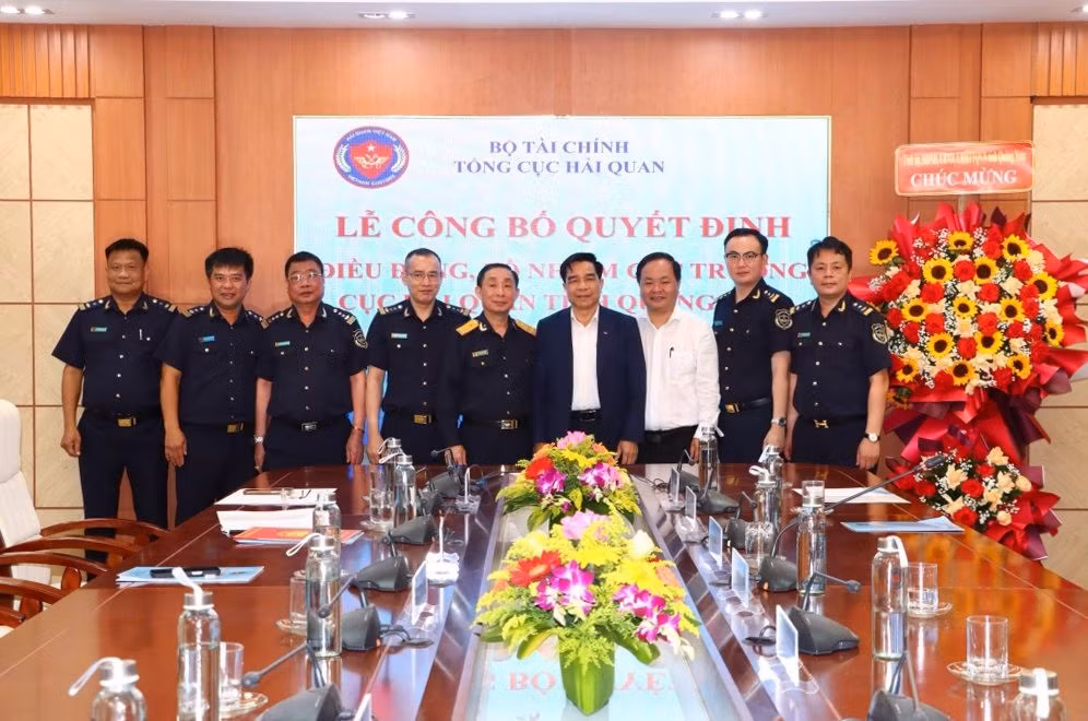 Lãnh đạo tỉnh chụp ảnh lưu niệm cùng đại biểu ngành Hải quan. Ảnh: Haiquanonline.com.vn Lãnh đạo tỉnh chụp ảnh lưu niệm cùng đại biểu ngành Hải quan. Ảnh: Haiquanonline.com.vn