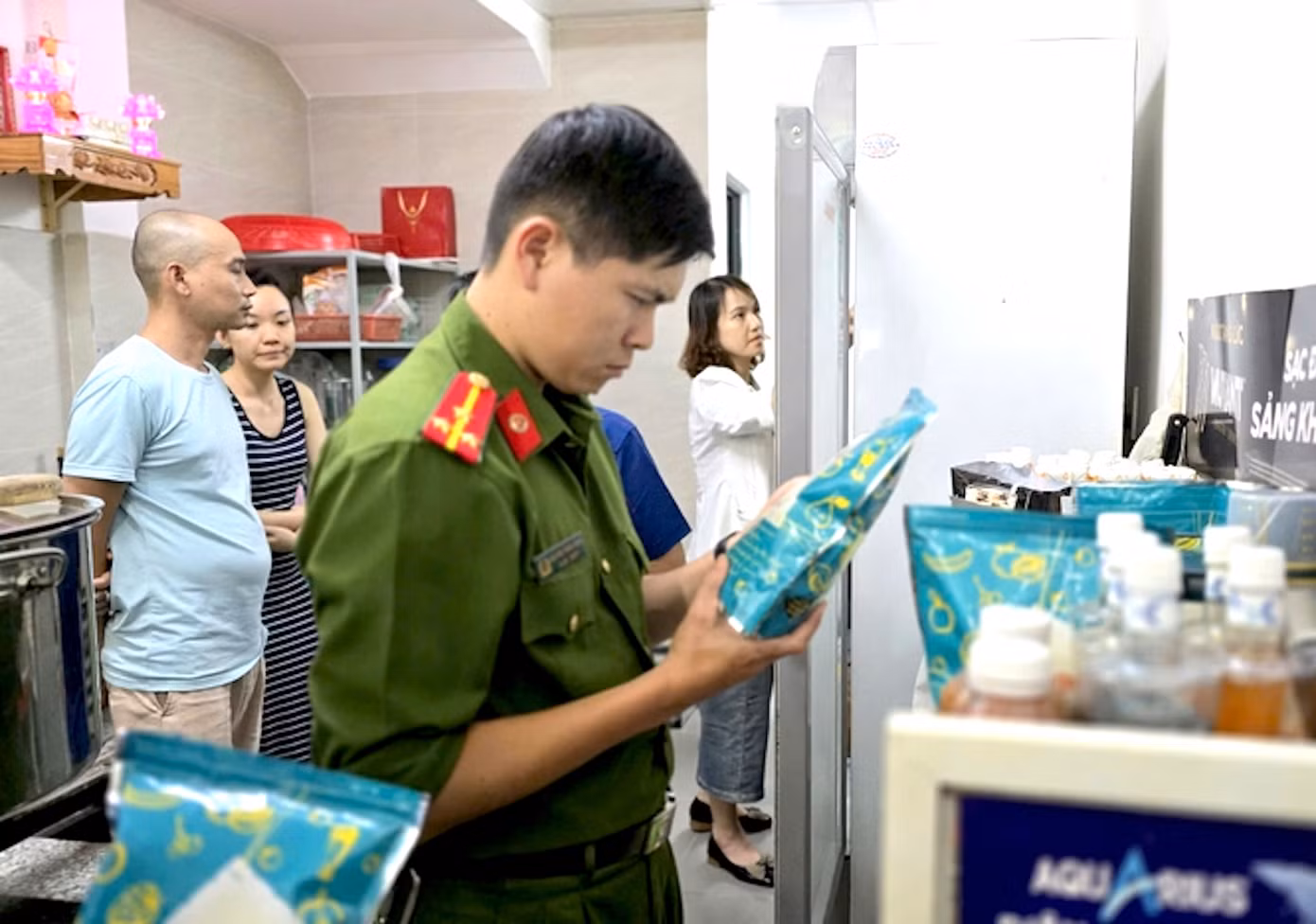 Đoàn kiểm tra của TP.Pleiku tiến hành kiểm tra tại cơ sở trà sữa C.B.S.G