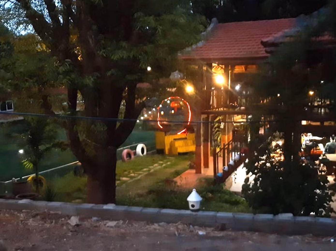 19h ngày 9/5, lực lượng chức năng vẫn đang thực hiện nhiệm vụ.