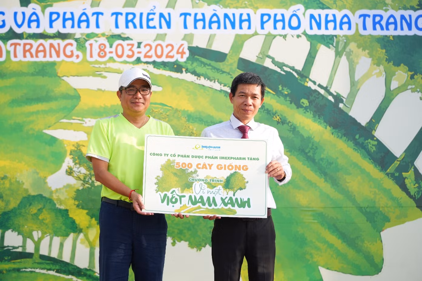 Imexpharm tham gia chương trình Vì Một Việt Nam Xanh cùng 500 cây giống được trồng tại TP biển Nha Trang Ảnh: Imexpharm Imexpharm tham gia chương trình Vì Một Việt Nam Xanh cùng 500 cây giống được trồng tại TP biển Nha Trang Ảnh: Imexpharm