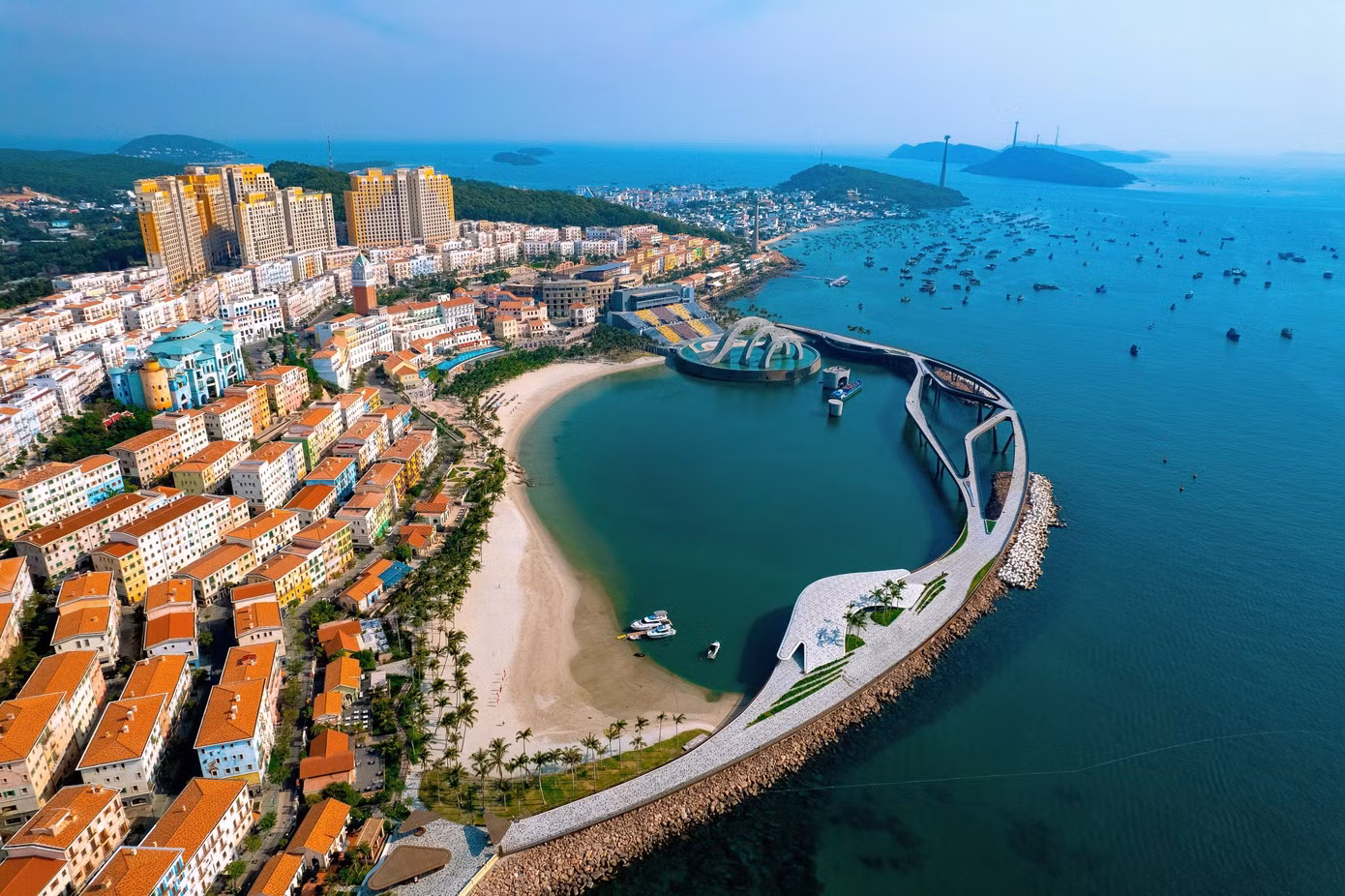 Cầu Hôn là địa điểm thu hút du khách ở Phú Quốc.