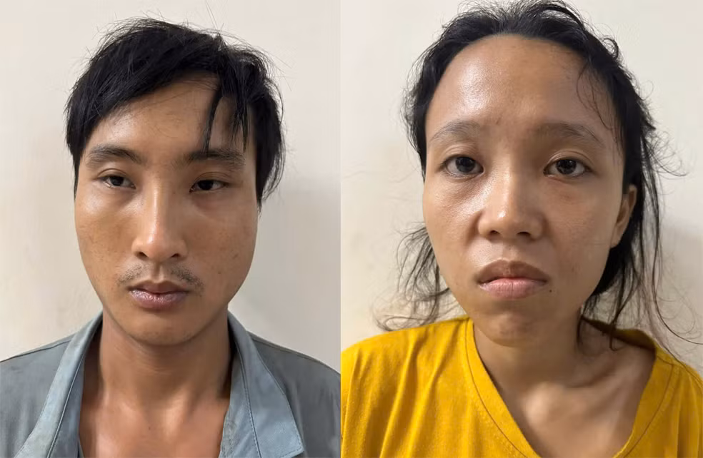 Đối tượng Toàn cùng vợ lúc bị bắt. Ảnh: Công an cung cấp.