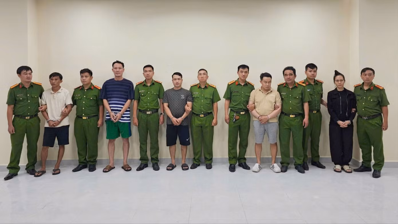 Các đối tượng tại cơ quan công an. Ảnh: C.A.