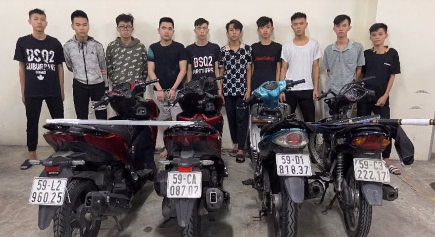 Các đối tượng tham gia hỗn chiến bị bắt. Ảnh: C.A.