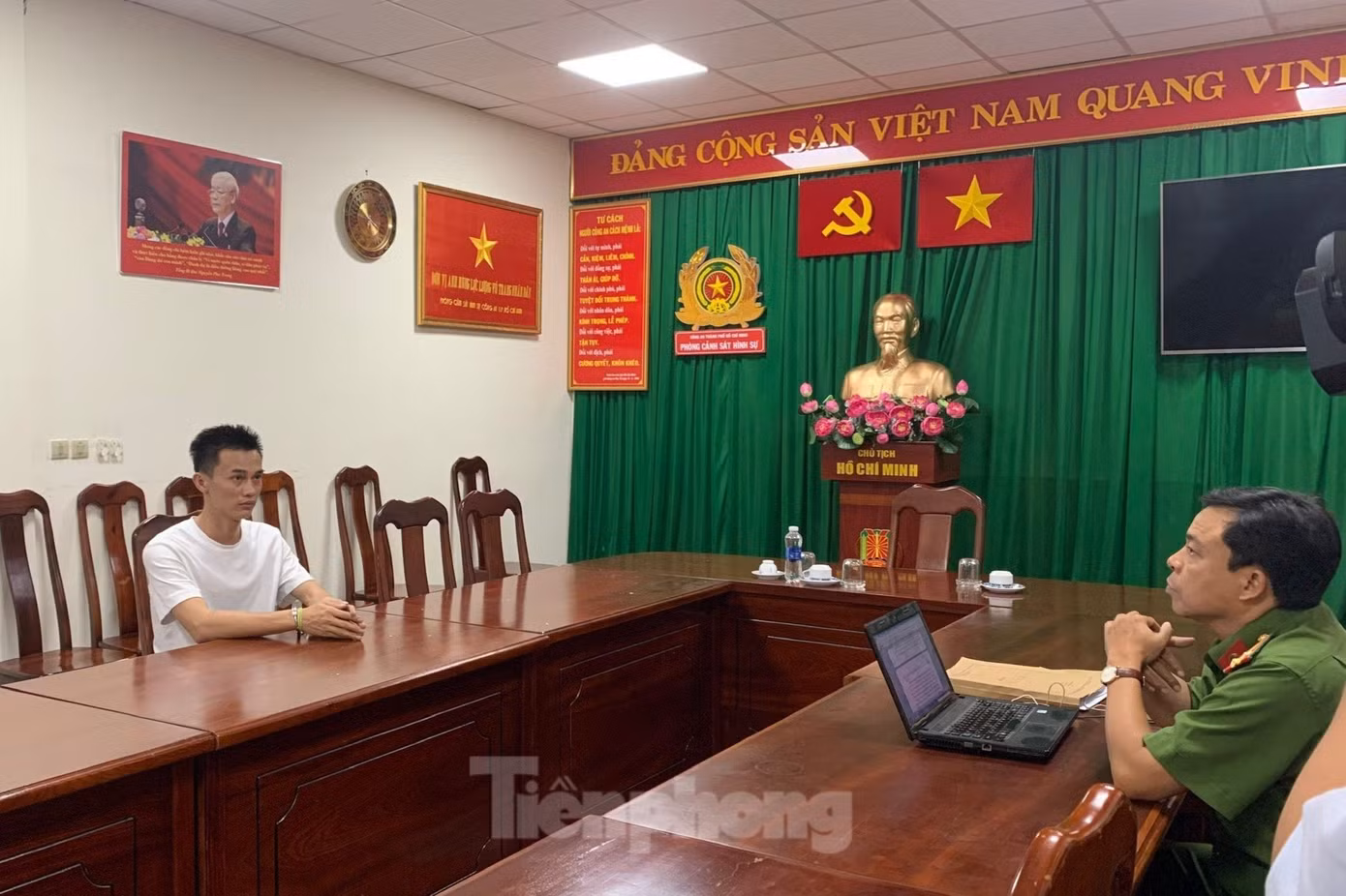 Ông Phan Công Khanh tại cơ quan công an (Ảnh: A.X.).