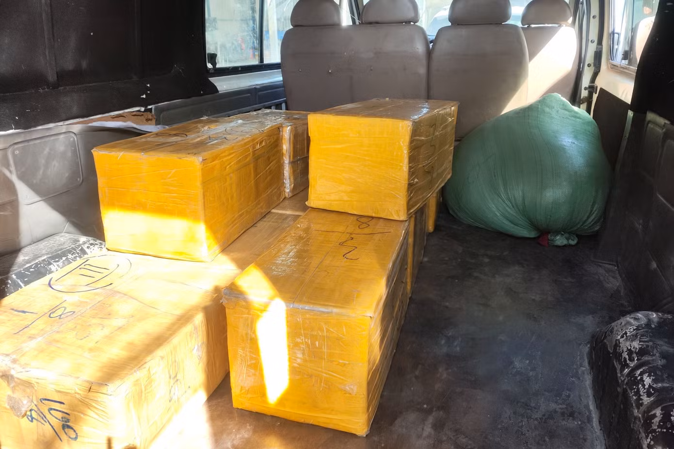 Pháo nổ được cất giấu trong các thùng xốp.