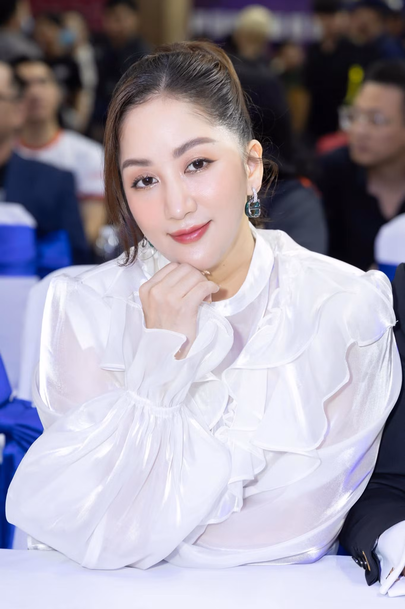 Khánh Thi gây bất ngờ khi công khai đòi nợ, con số lên tới hàng tỷ đồng.