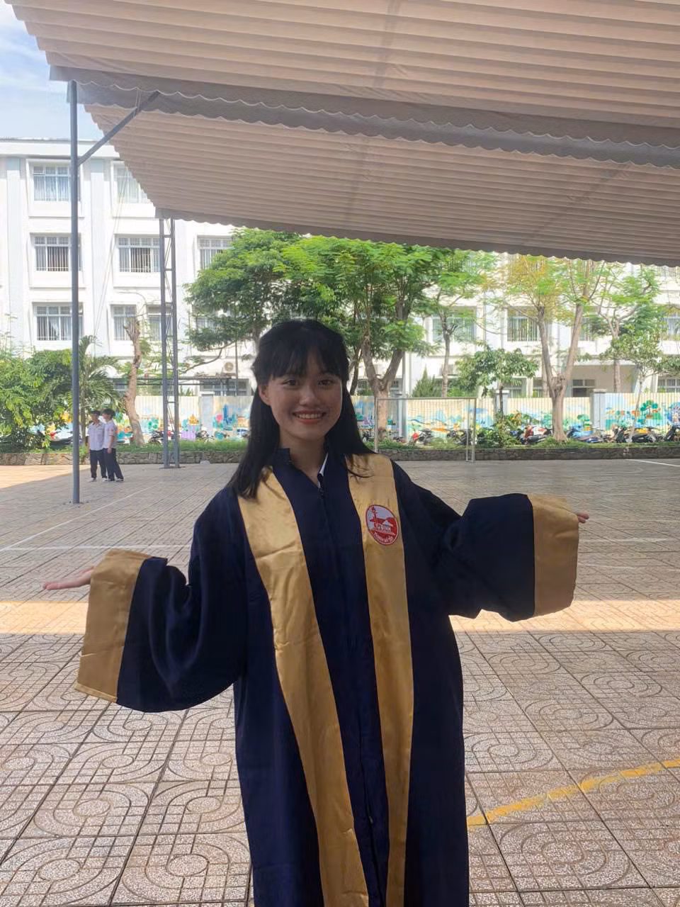 Nhân Tâm tích cực ôn tập cho kỳ thi quan trọng. Ảnh: NVCC