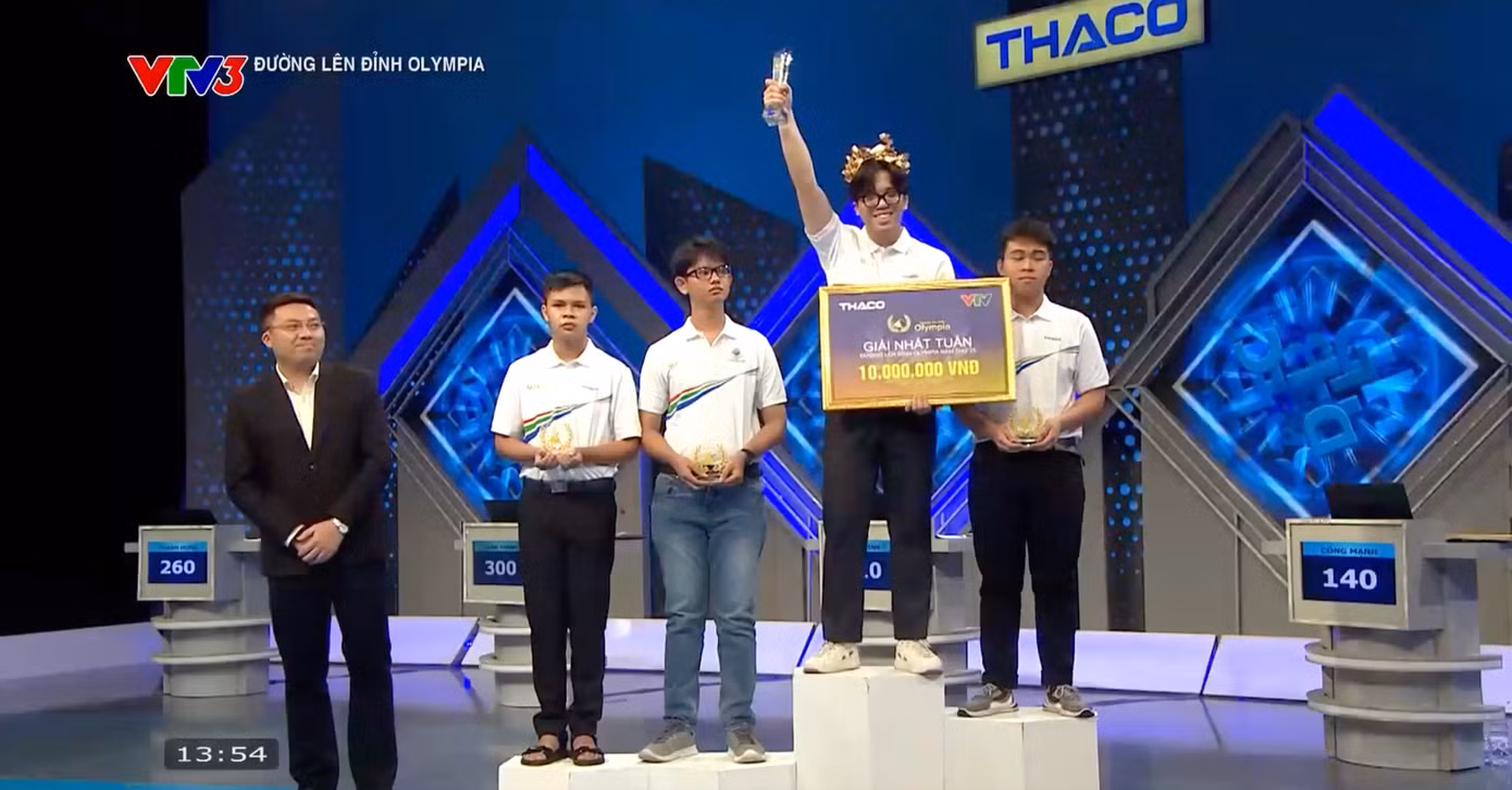 Phạm Tuấn Thành (THPT Liên Hà, Hà Nội) xuất sắc giành được vòng nguyệt quế.