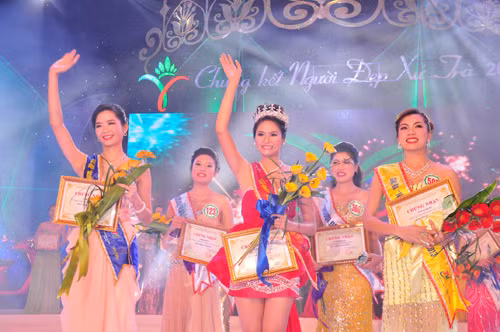 Thí sinh Nguyễn Thị My Ly (giữa), số báo danh 565 đạt danh hiệu 'Người đẹp xứ Trà' năm 2013