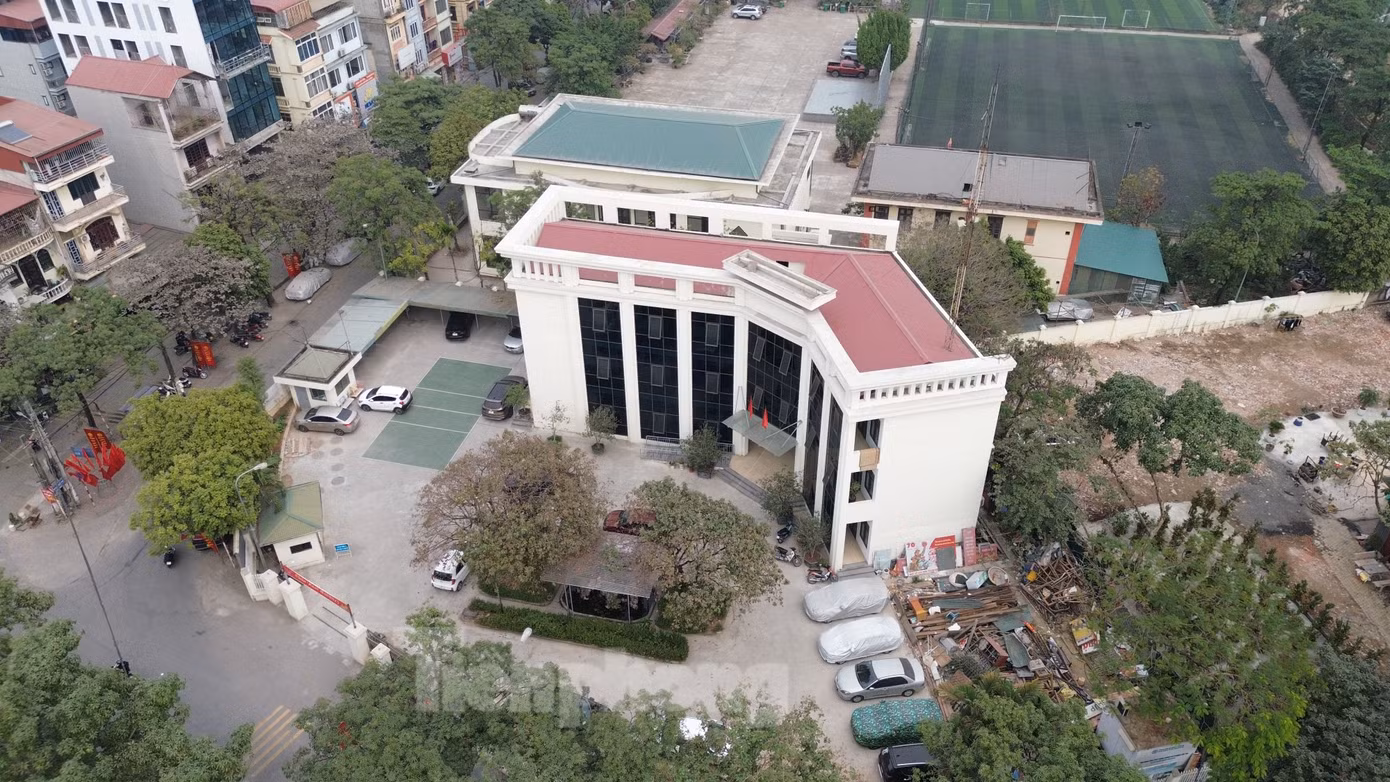 Trạm quan trắc chất lượng không khí của Sở TN&amp;MT Hà Nội được đặt tại trụ sở UBND phường Minh Khai, quận Bắc Từ Liêm.