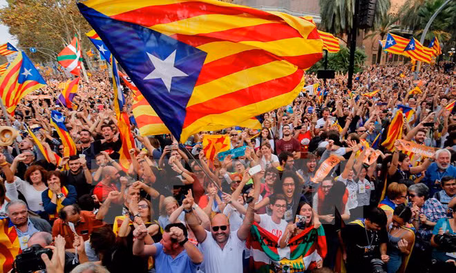 Cảnh sát trưởng Catalonia từ chức, kêu gọi cấp dưới trung thành với lãnh đạo mới ảnh 5