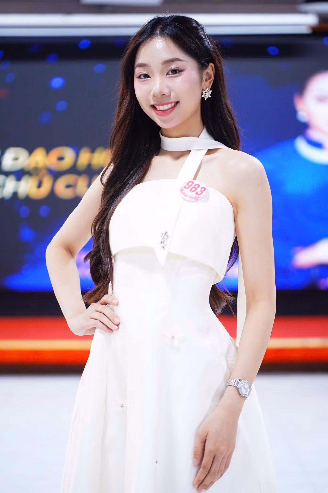 Chia sẻ về lý do theo đuổi hai đại học, Thùy Dương nói: "Đối với tôi, tri thức là vô tận, không có điểm dừng. Chỉ có tri thức mới có thể giúp tôi phát triển và tỏa sáng".