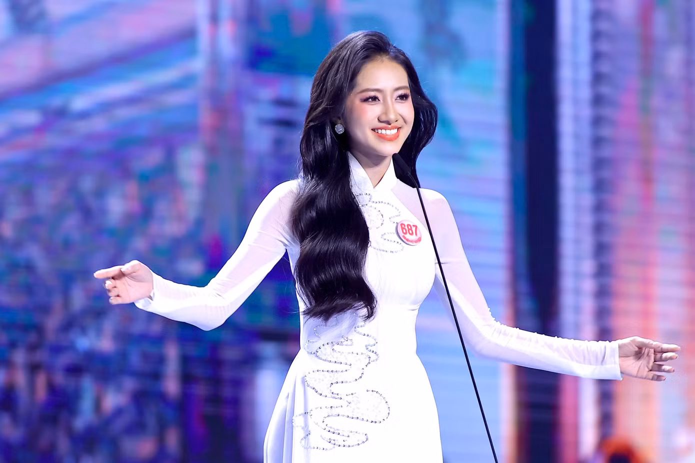 Một số thí sinh Hoa hậu Việt Nam 2024 trong màn hô tên. Ảnh: Trọng Tài.