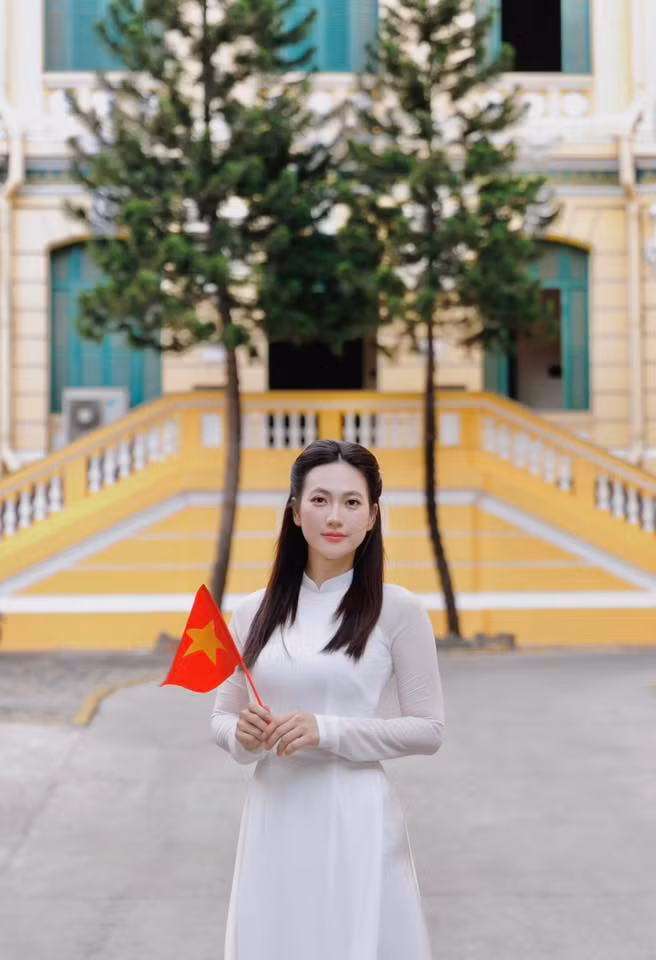 Phương Anh Đào tên đầy đủ là Đào Phương Anh Đào, sinh năm 1992 tại Bạc Liêu. Cô gây ấn tượng trong nhiều phim điện ảnh như Nhắm mắt thấy mùa hè, Em gái mưa, Bằng chứng vô hình, Chàng vợ của anh, Chiếm đoạt, Tro tàn rực rỡ… Đặc biệt, sau thành công của phim Mai, Phương Anh Đào được ưu ái với danh xưng "ngọc nữ trăm tỷ".