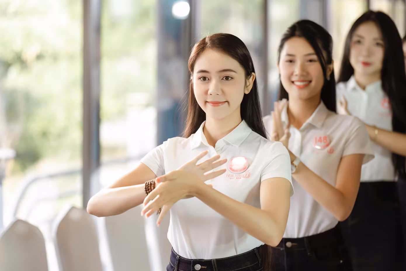 “Tôi hy vọng từ kỹ năng được học, thực hành, các bạn sẽ tập luyện để tạo thói quen, phong thái chuyên nghiệp. Phong thái chuyên nghiệp là hành trang tốt giúp thí sinh tự tin bước vào tương lai, phục vụ cho công việc sau này”, chuyên gia chia sẻ.