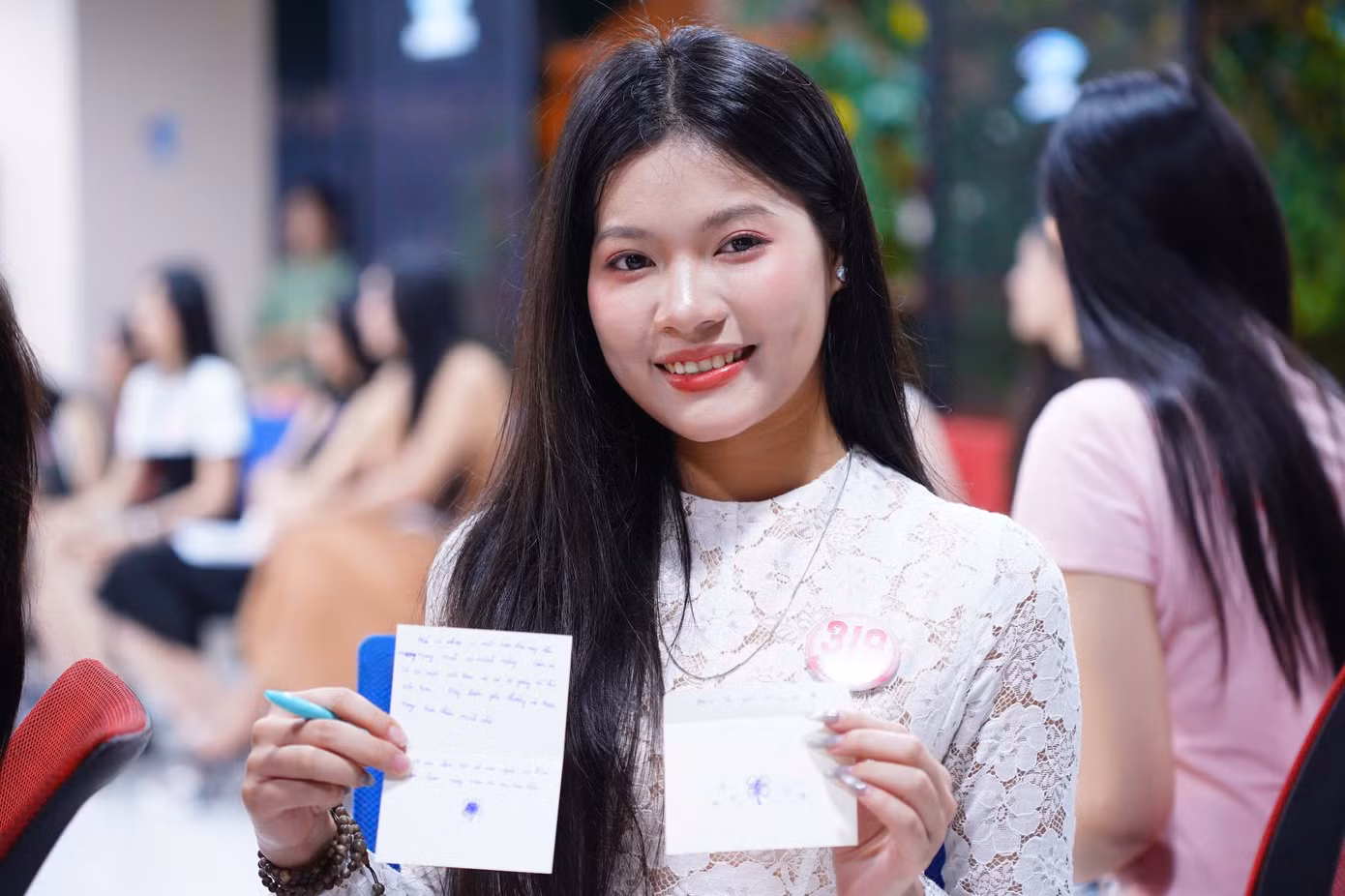 Một số hình ảnh của thí sinh Hoa hậu Việt Nam trong buổi học luyện thanh.