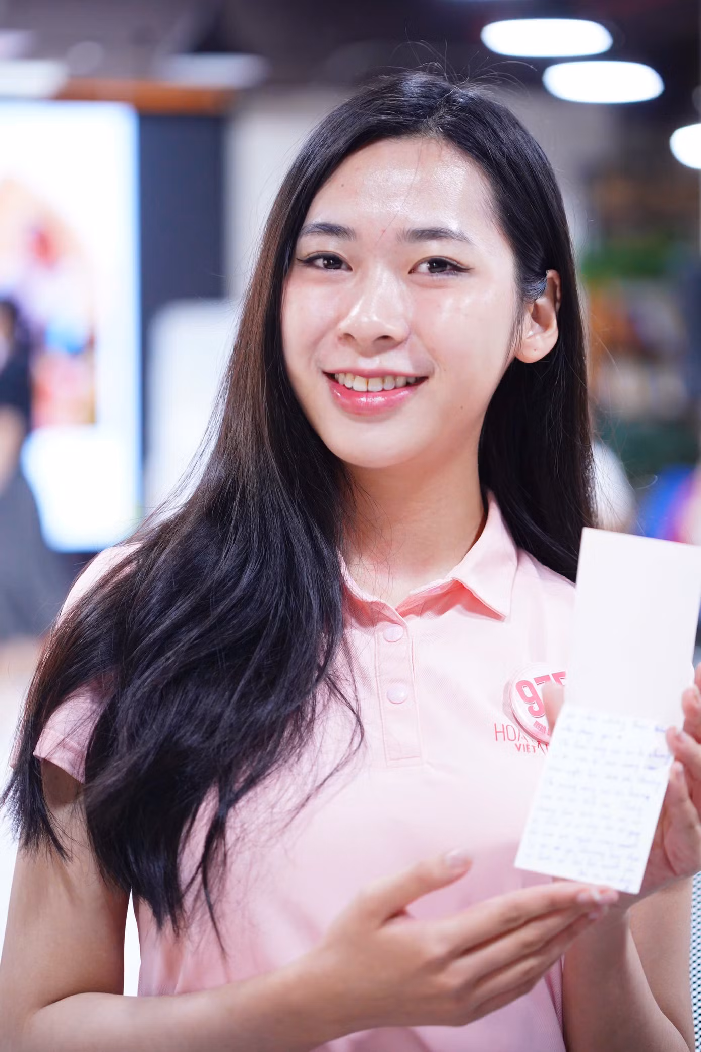 Một số hình ảnh của thí sinh Hoa hậu Việt Nam trong buổi học luyện thanh.