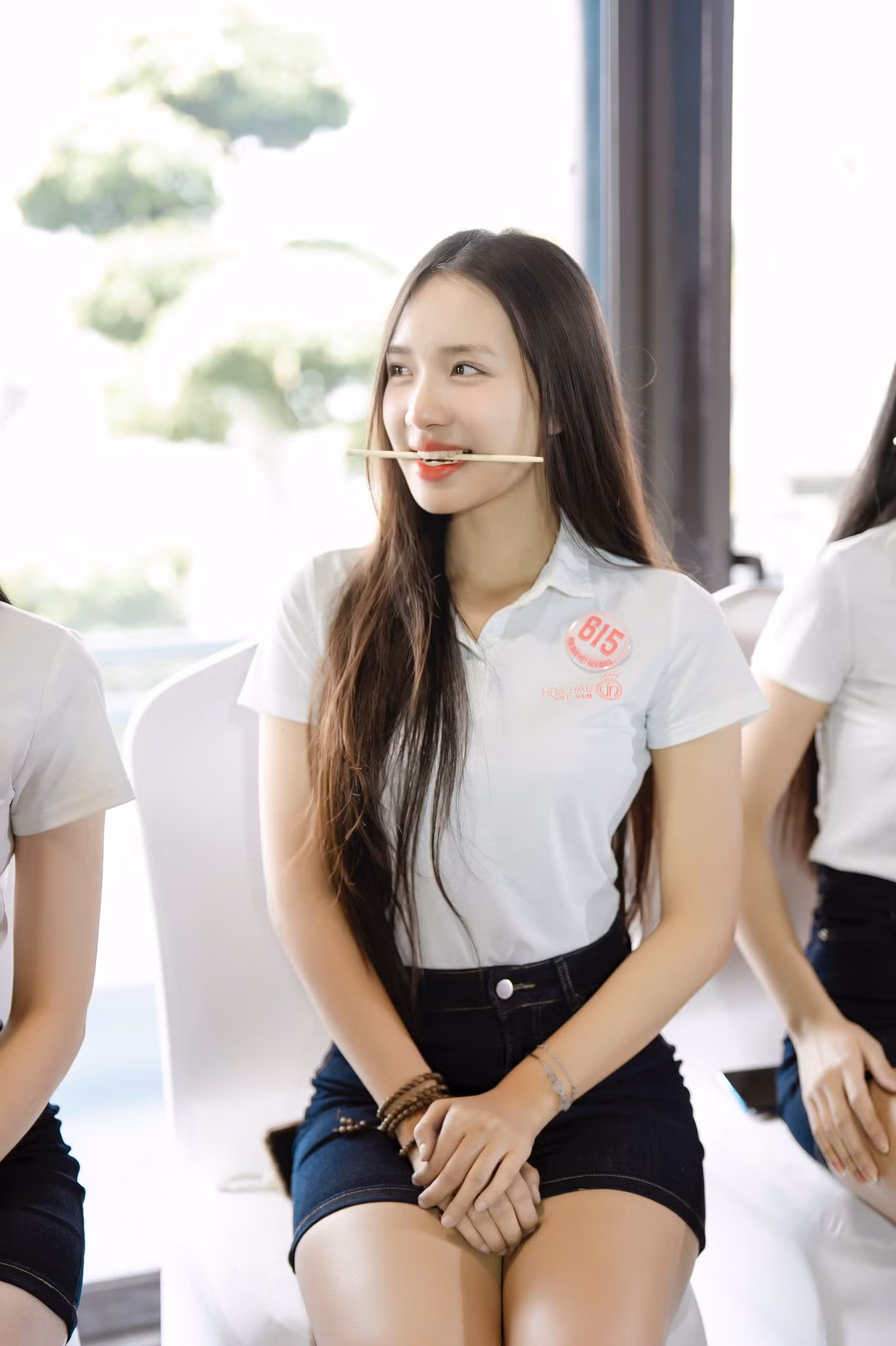 “Từ sắc thái tự nhiên, vẻ đẹp tâm hồn vốn có, chúng tôi giúp thí sinh khơi gợi, tôi luyện để bứt phá, thể hiện biểu cảm hoàn thiện và đẹp hơn, từ đó, tạo hình ảnh cá nhân chuyên nghiệp hơn”, chuyên gia Châu Loan nói.