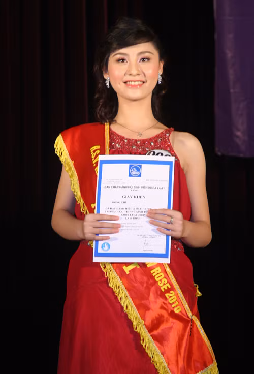 Á khôi 1: Nguyễn Hoàng Phương Giang