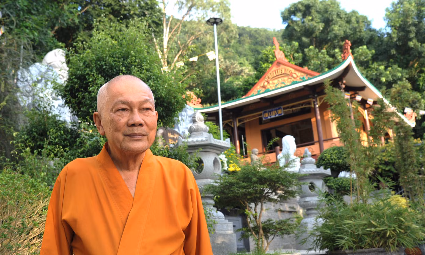 Sư trụ trì Linh Sơn Bửu Thiền tự - Hòa thượng Thích Pháp Huệ nói những ngày cuối đời sư bà Lê Thị Huệ rời Linh Sơn Bửu Thiền tự và không ai biết bà đã đi đâu và mất ở chỗ nào.