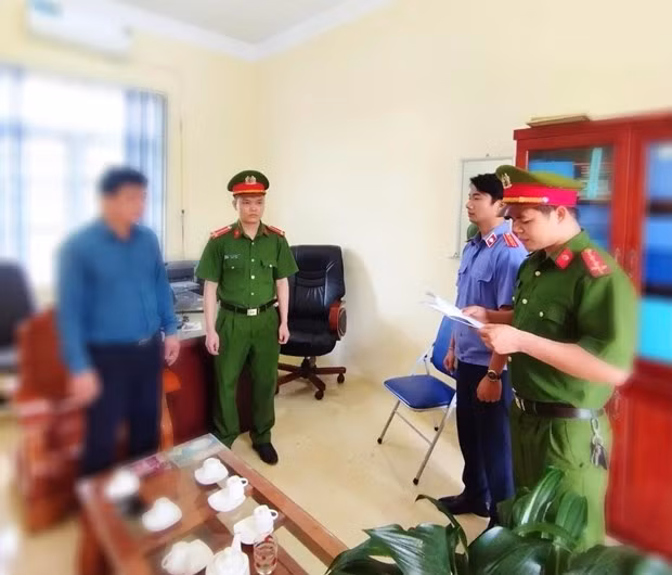 Bạch Công Tình bị khởi tố bắt tạm giam.