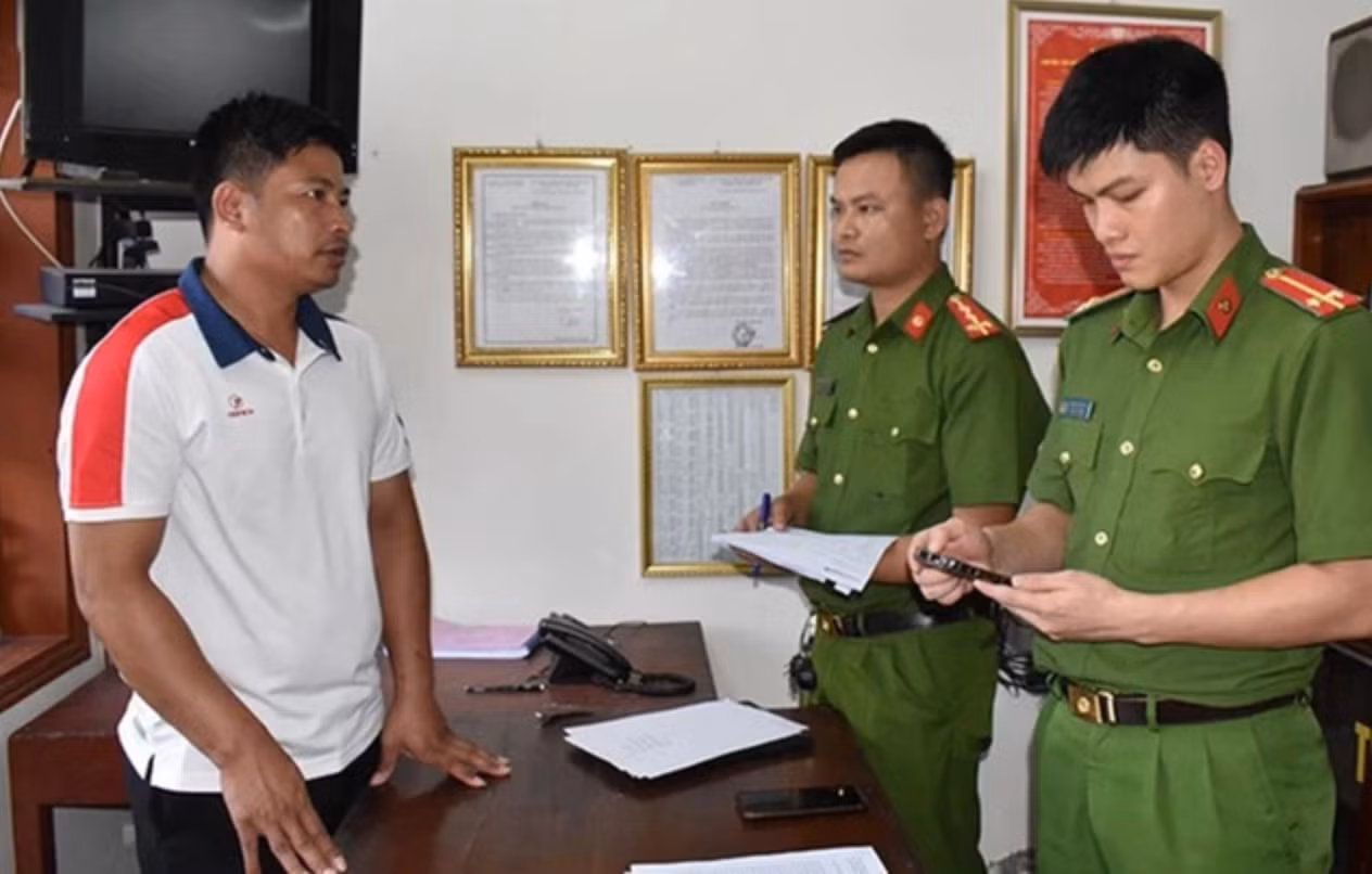 Đào Văn Úy đã câu kết với một số đối tượng nước ngoài lừa đảo chiếm đoạt gần 50 tỉ đồng của nhiều người dân "nhẹ dạ, cả tin". Ảnh: Công an Ninh Bình